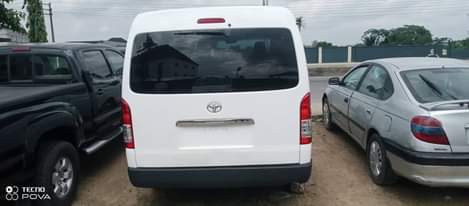 A picture of 2010 Toyota Hummer 2 Bus Belgium standard buy and drive