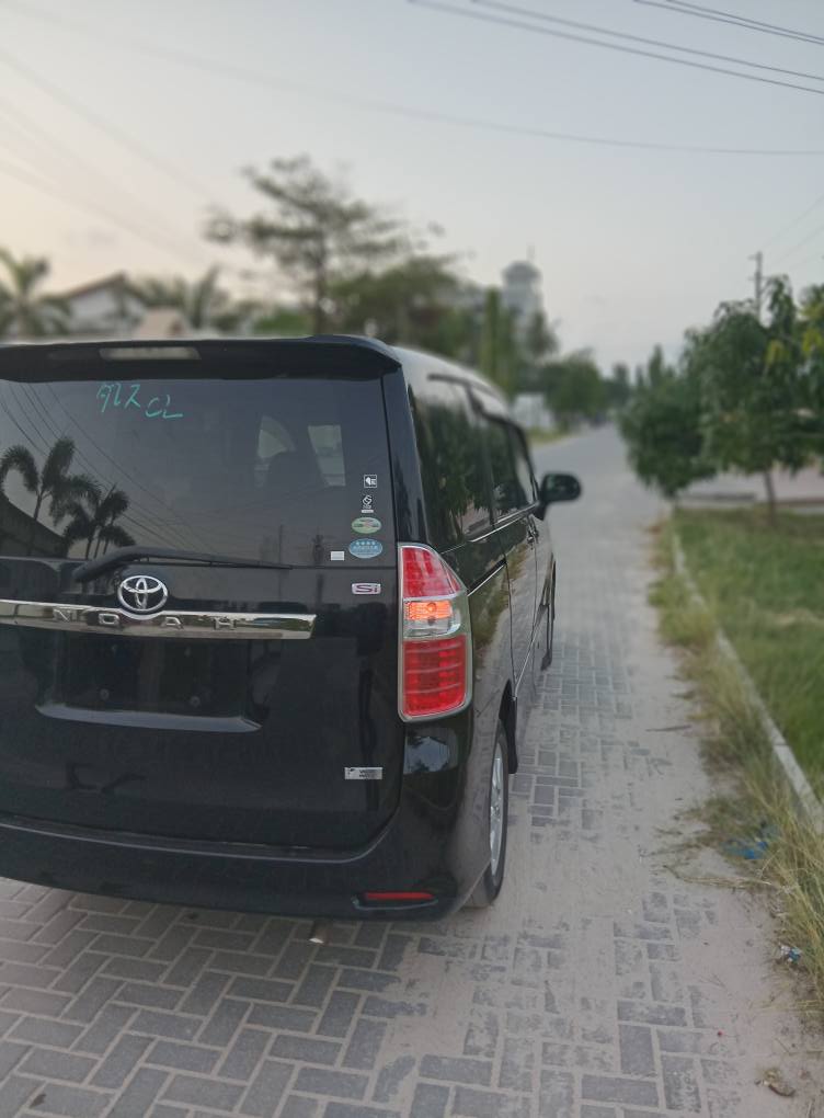 A picture of TOYOTA NOAH NEW SHAPE