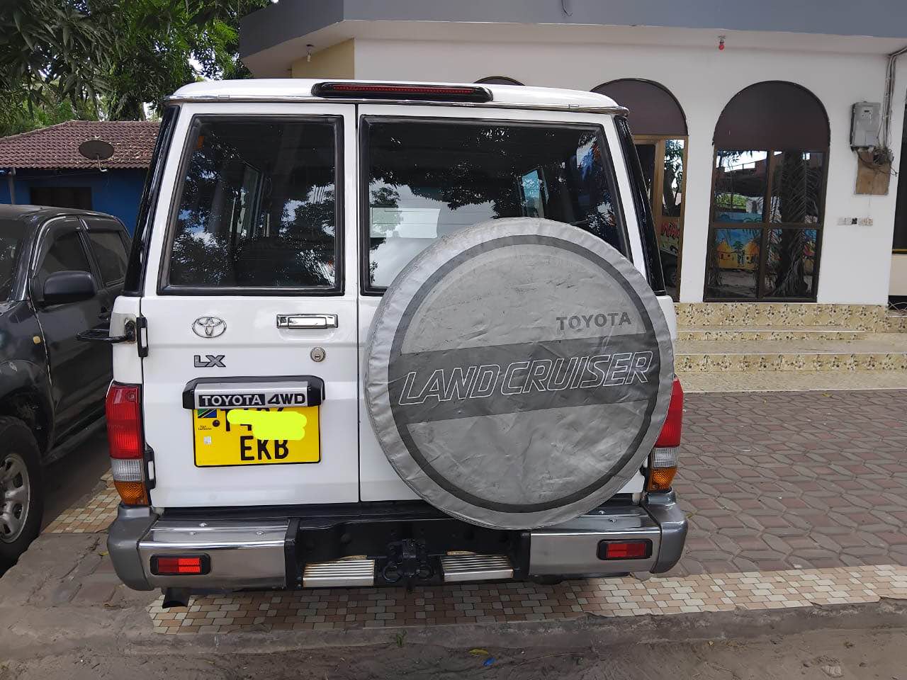 A picture of Landcruiser lx year 2014 engine 1hz full ac tsh 127