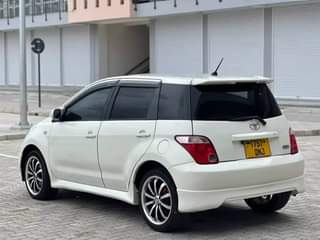 A picture of 2006 TOYOTA IST