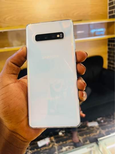 A picture of Samsung galaxy S10