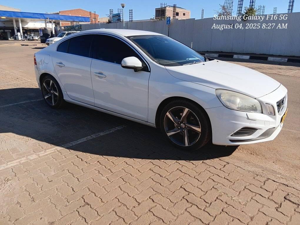 classifieds/cars volvo
