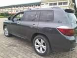 A picture of 2009 Toyota Highlander with push start button 89 000 mileage
