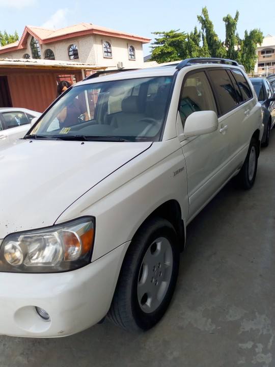 A picture of Toyota Highlander 2005