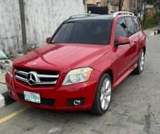 A picture of 2010 GLK Benz registered with panoramic roof and sucking key