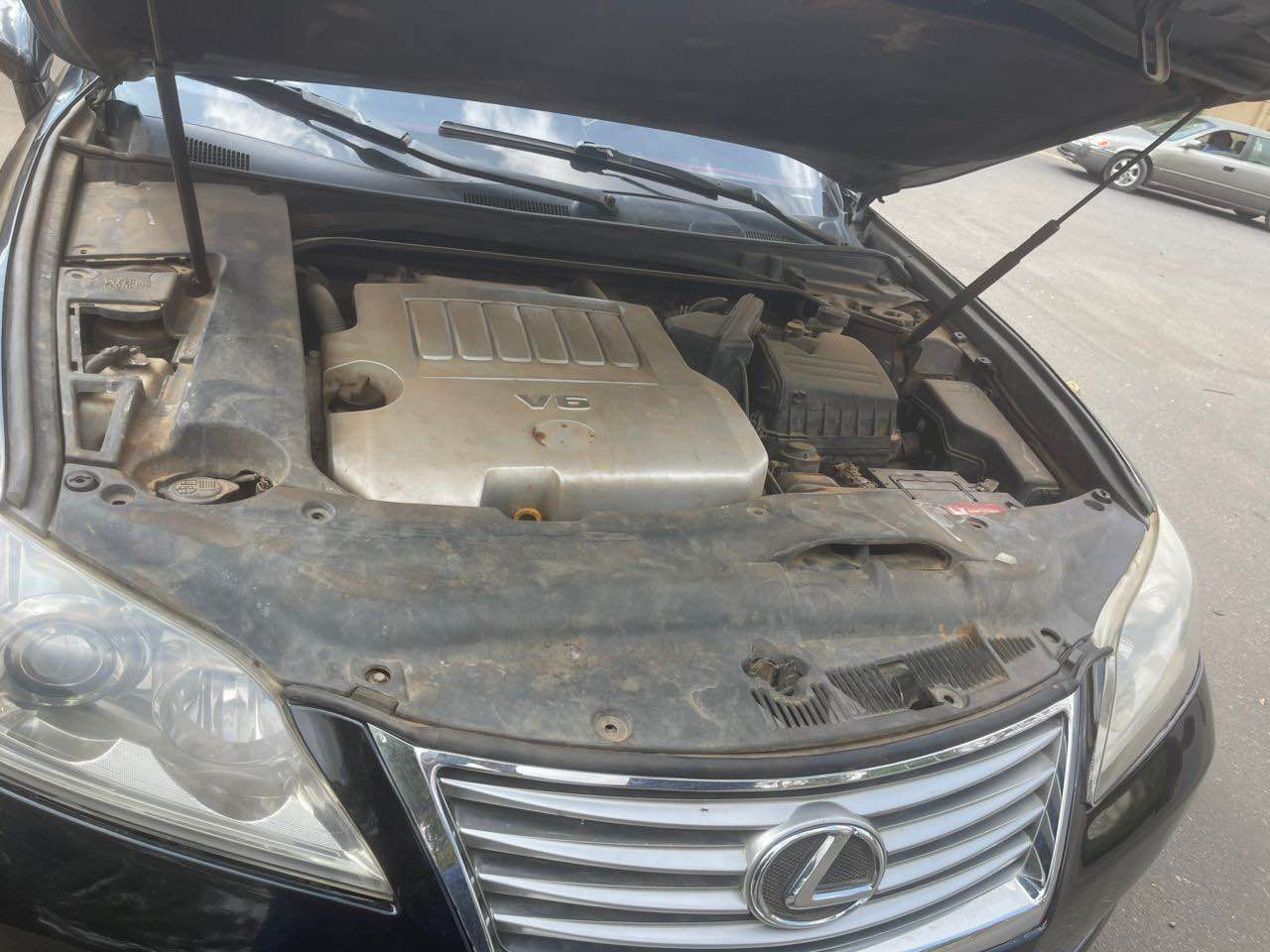 A picture of 09092034314 Available distress buy and drive 2012 Es350 unregistered with