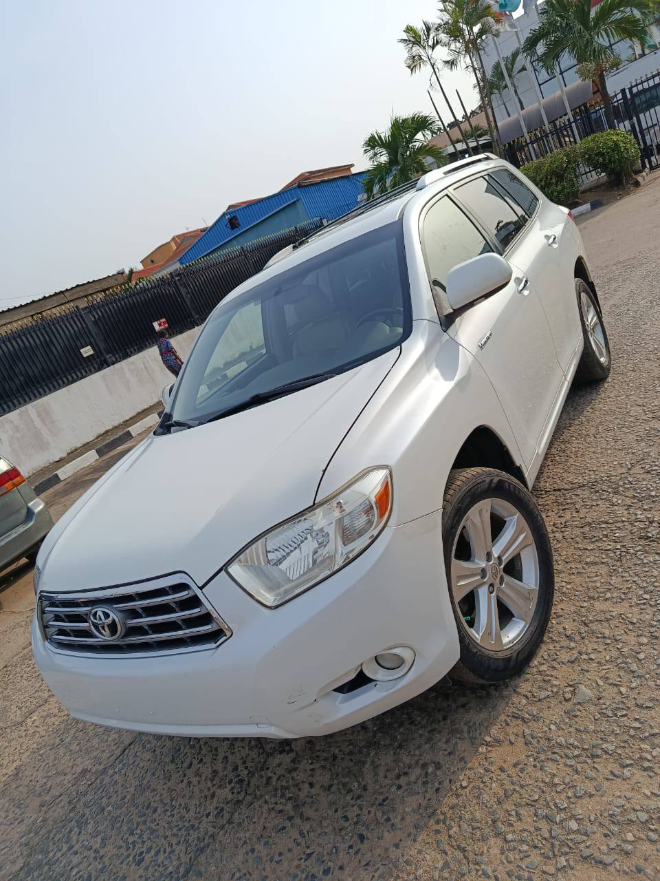 A picture of Toyota Highlander 09 limited edition tokubo just arrived in accdent