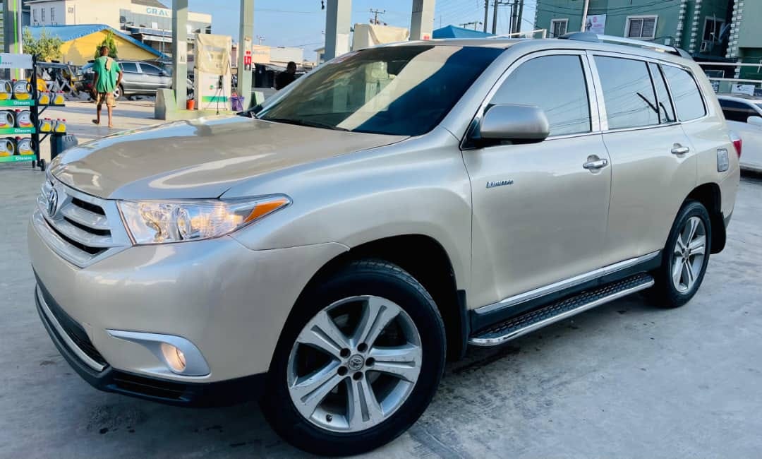 A picture of 2012 TOYOTA HIGHLANDER LIMITED