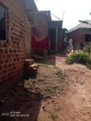 A picture of House for sale price 15m nagotiable plot size ft 40