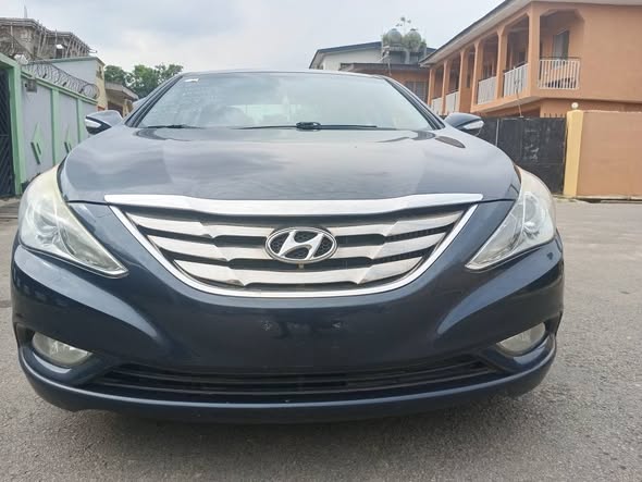 A picture of Hyundai sonata 012 toks 11 5m location agege Lagos 08125195255