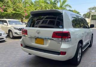 A picture of TOYOTA LANDCRUISER VX V8