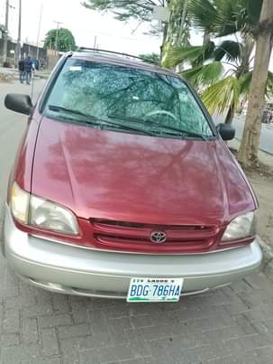 A picture of 1999 Toyota sienna XLE Price 3.2m Location Amuwo odofin Lagos
