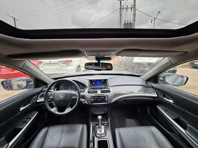 A picture of Tokunbo Honda Crosstour EX L 2013 model Clean leather interior