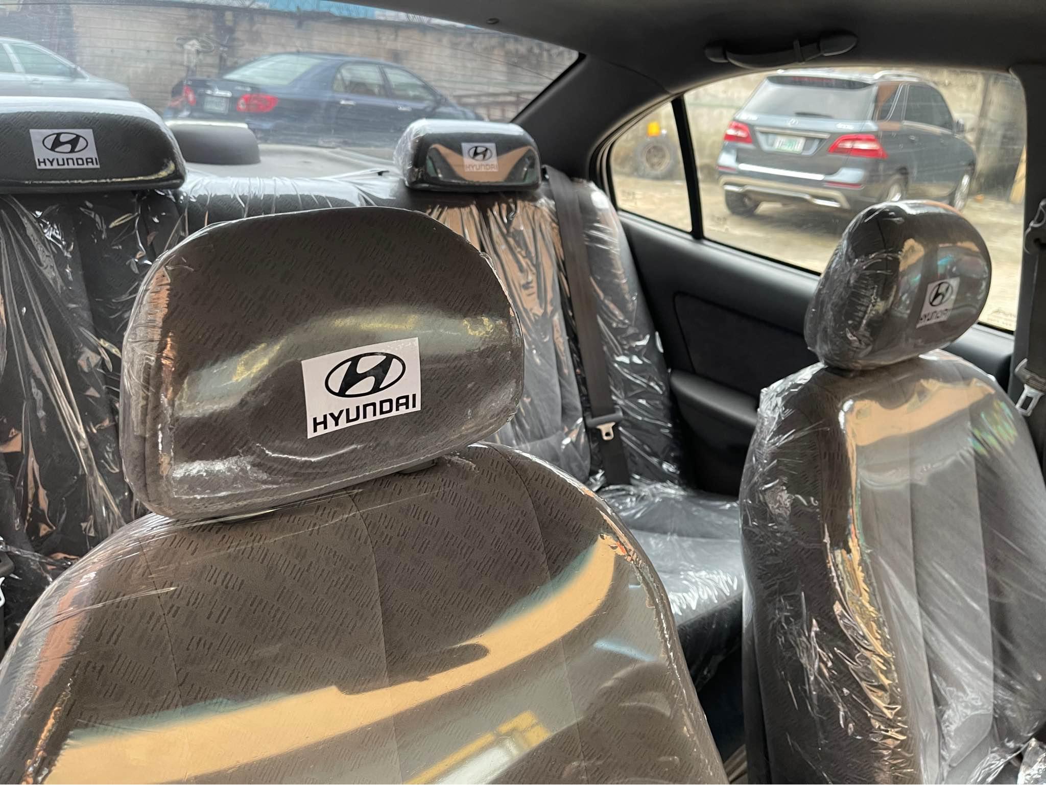 A picture of Hyundia Elantra 06