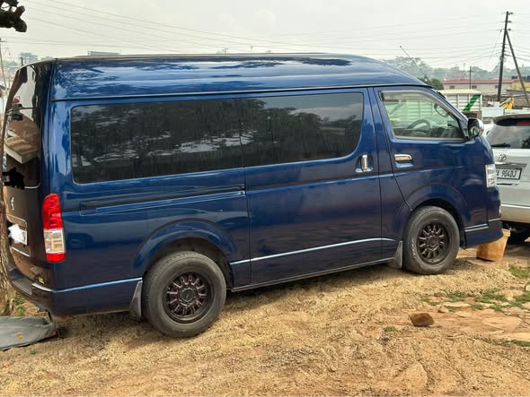 A picture of Toyota Hiace High roof 75m negotiable 4wd Auto 1KD engine