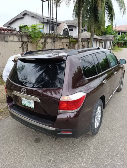 A picture of Belgium standard 2011 Toyota Highlander barely driven Price 9 5M
