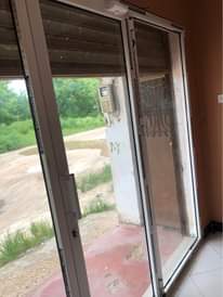A picture of Mlango wa aluminum