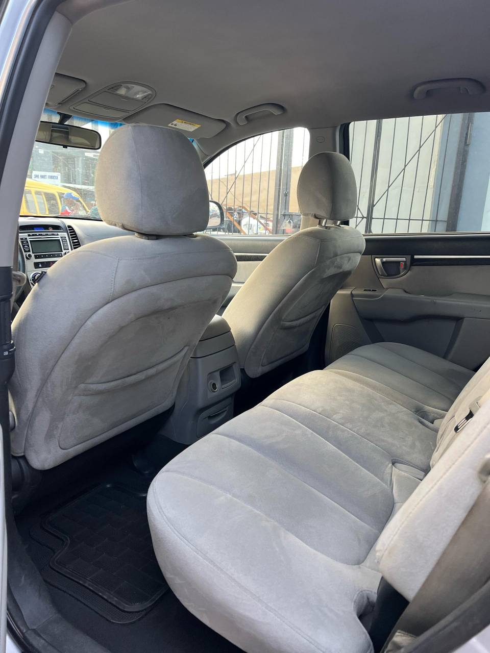 A picture of CLEAN REGISTERED AND NEATLY DRIVEN 2010 HYUNDAI SANTA FE. 7.5M