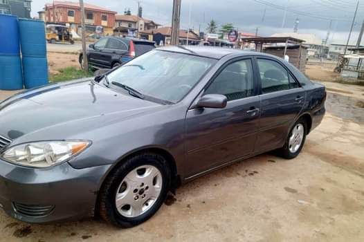 A picture of 2004 Toyota Camry
