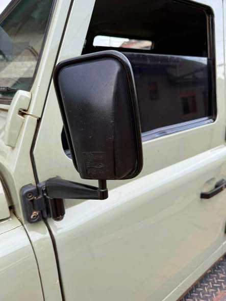 A picture of Land rover defender 100m 2012 model