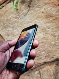 A picture of iphone 7 32gb at a fair price of 250k none