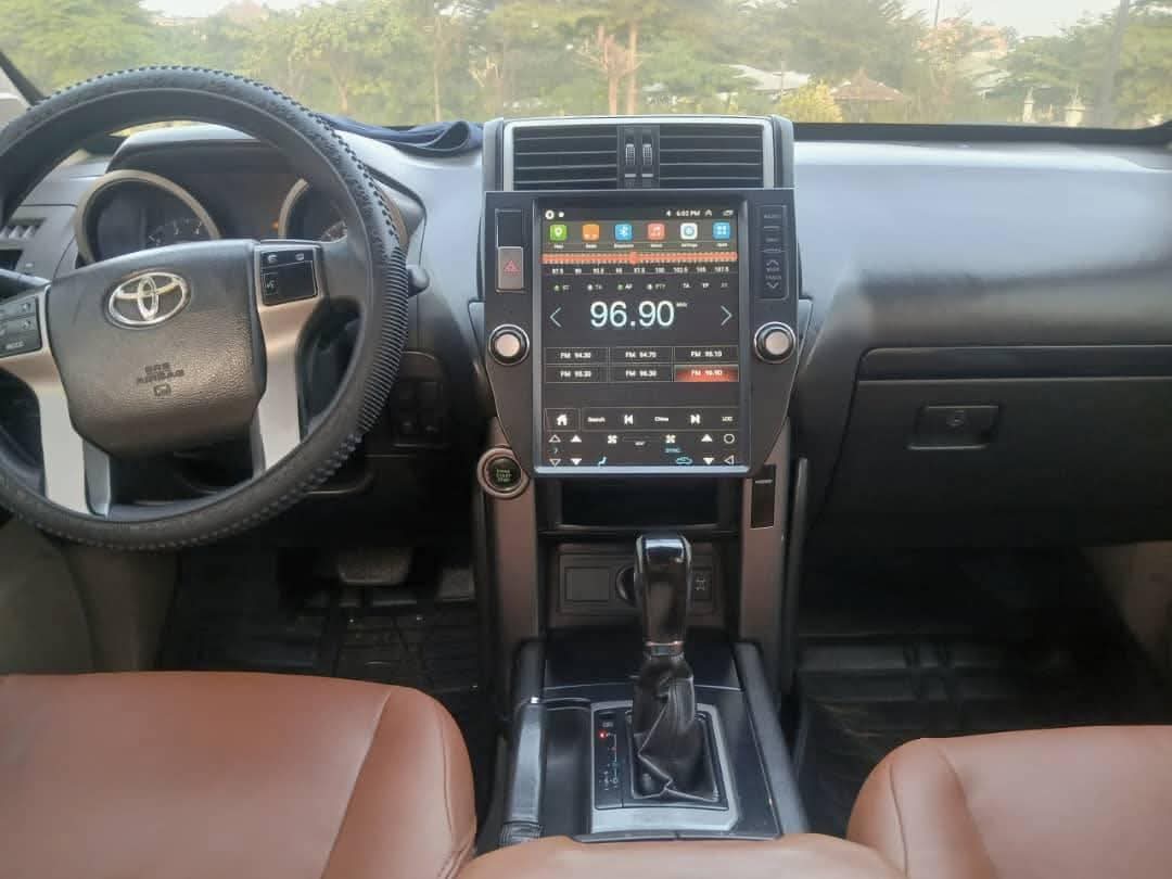 A picture of 2015 Toyota prado