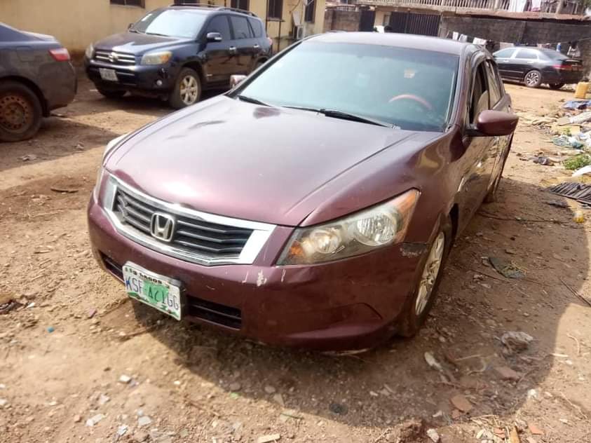 A picture of 4 plugs Honda Accord 09 Good engine and gear AC