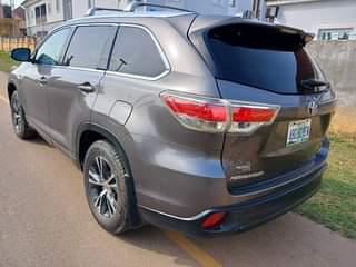 A picture of 2017 Toyota Highlander XLE neatly used superb engine gear and