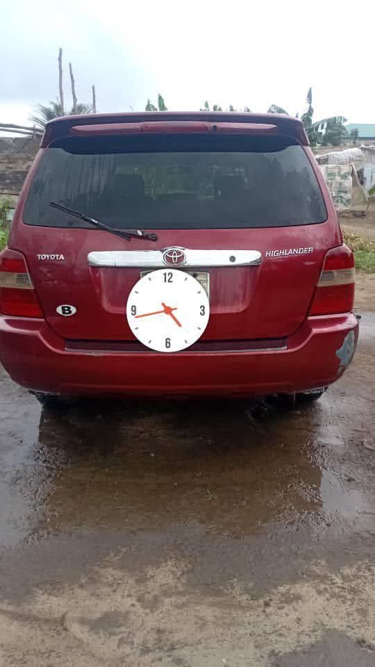 A picture of 2004 Toyota highlander