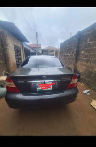 A picture of 2004 Toyota Camry Neat