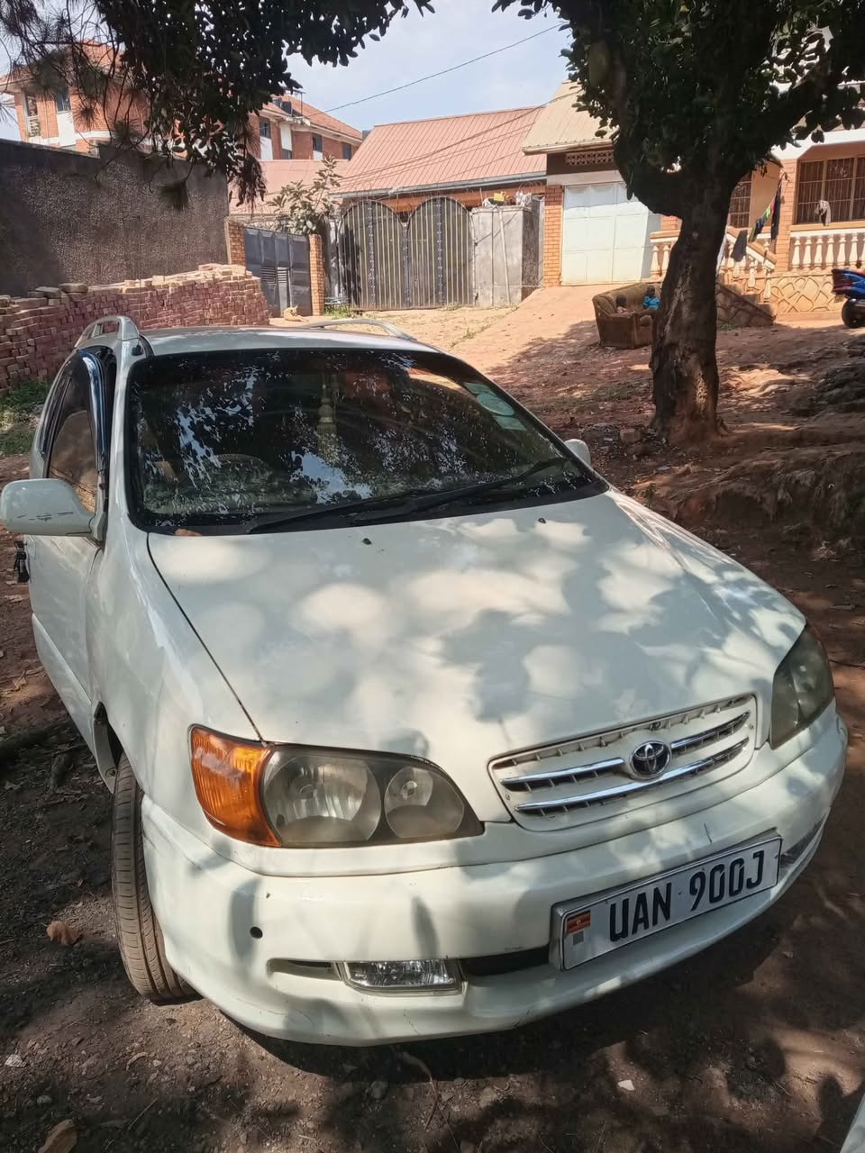 A picture of A White Toyota IPsum