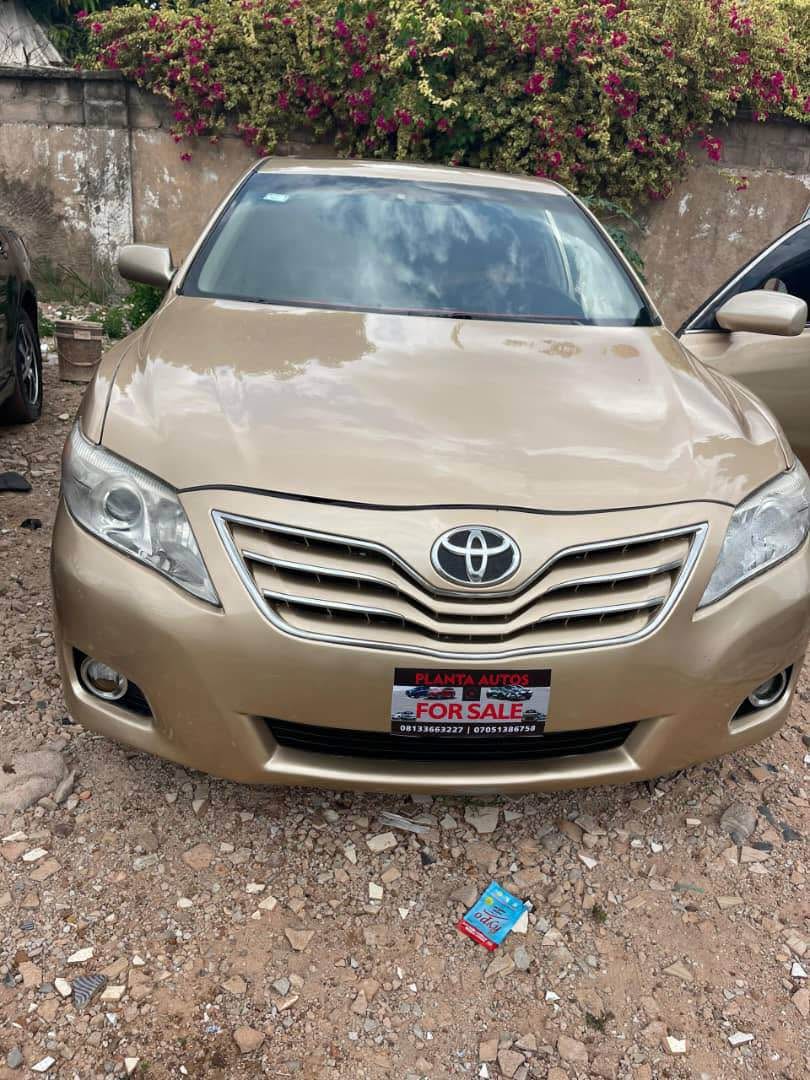 A picture of 2010 Toyota Camry Xle V6 Keyless Price 7.5m Settlement 200k