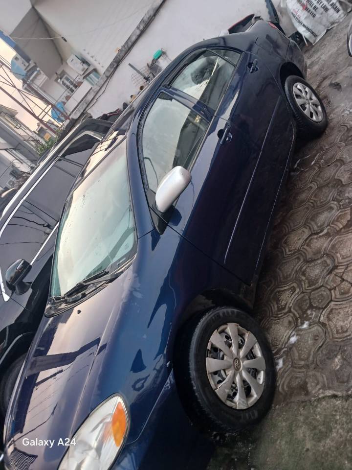A picture of Toyota Corolla 04.