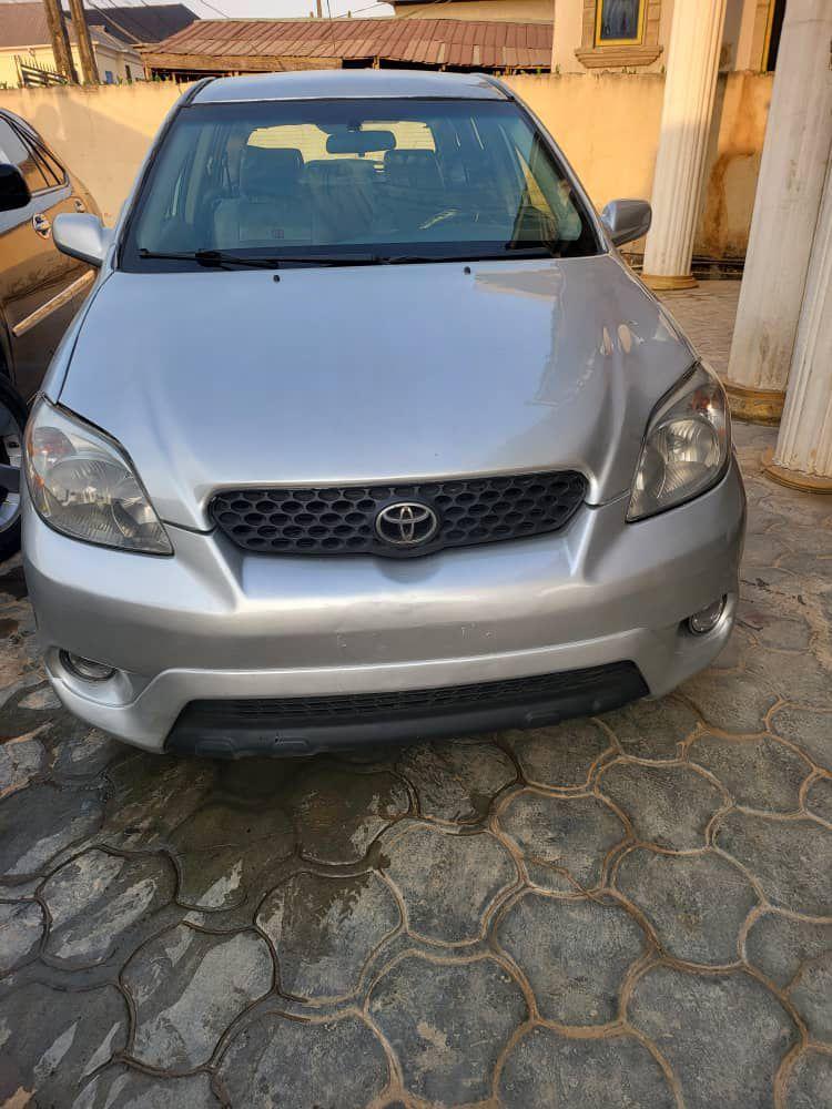 A picture of Toyota matrix 05