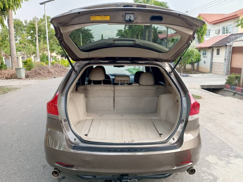 A picture of 010 Toyota Venza V6