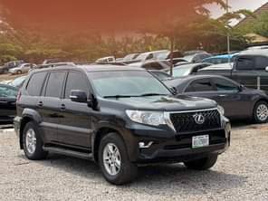 A picture of Lexus GX470 Face lifted to look like the 2020 Prado.