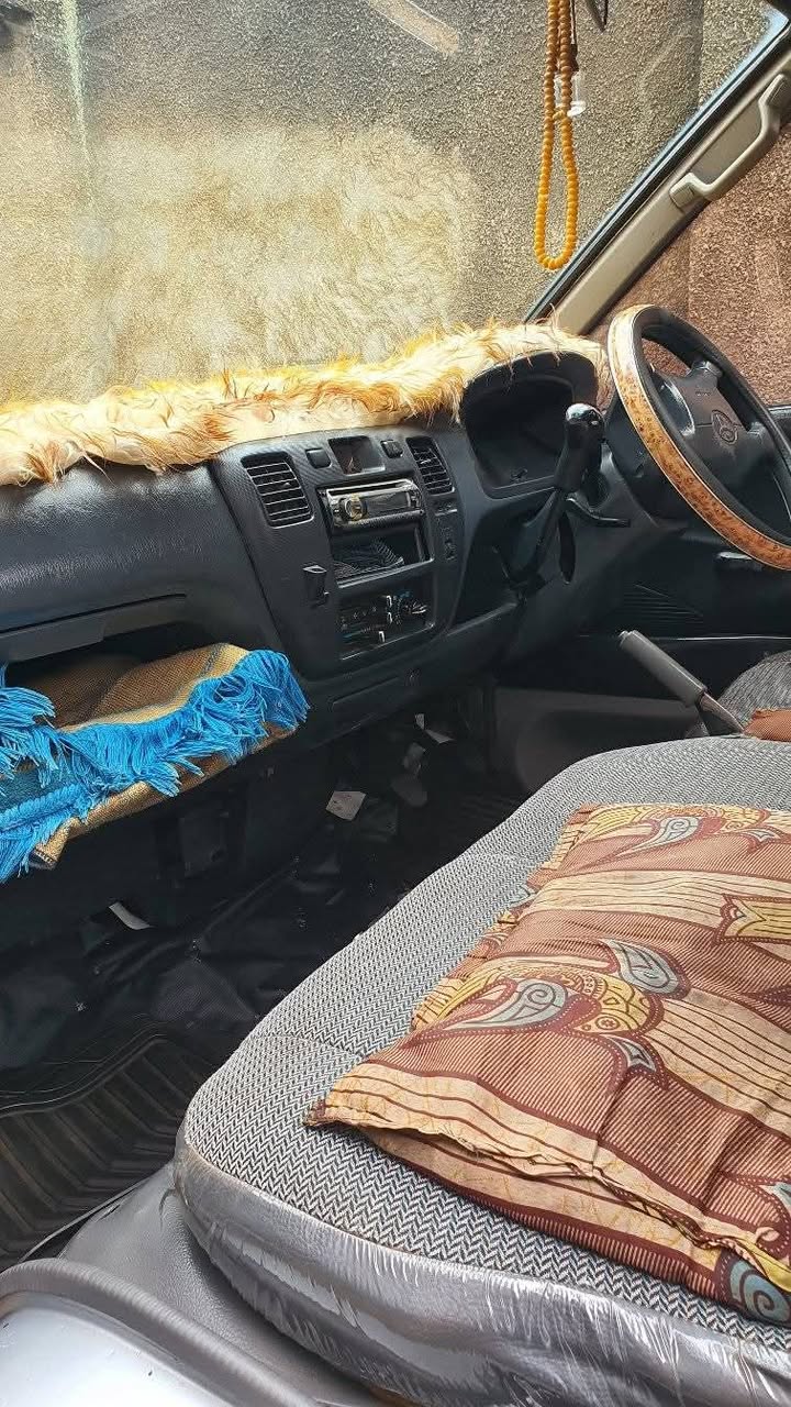 A picture of 2003 Toyota LiteAce 2003
