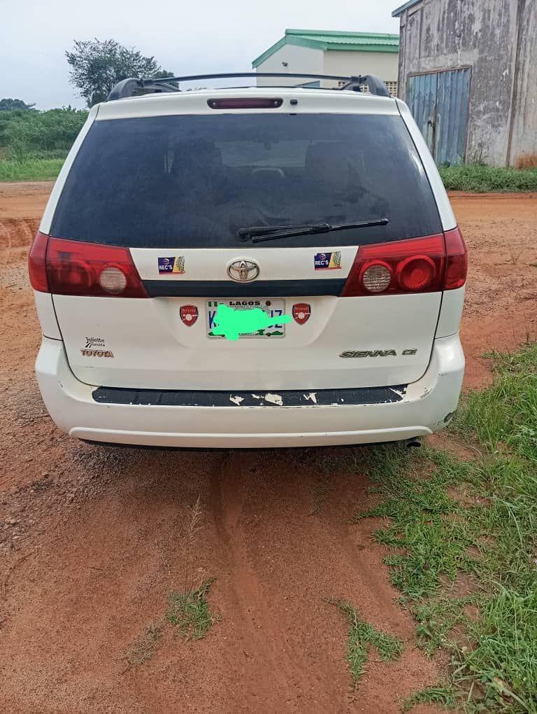 A picture of Toyota sienna 2008