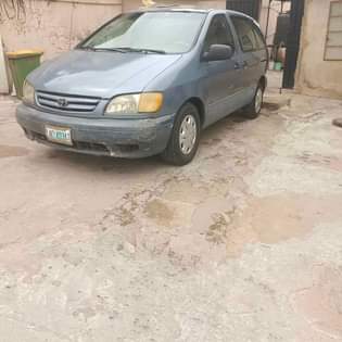 A picture of Toyota sienna 02 model everything is working perfectly 08030481307