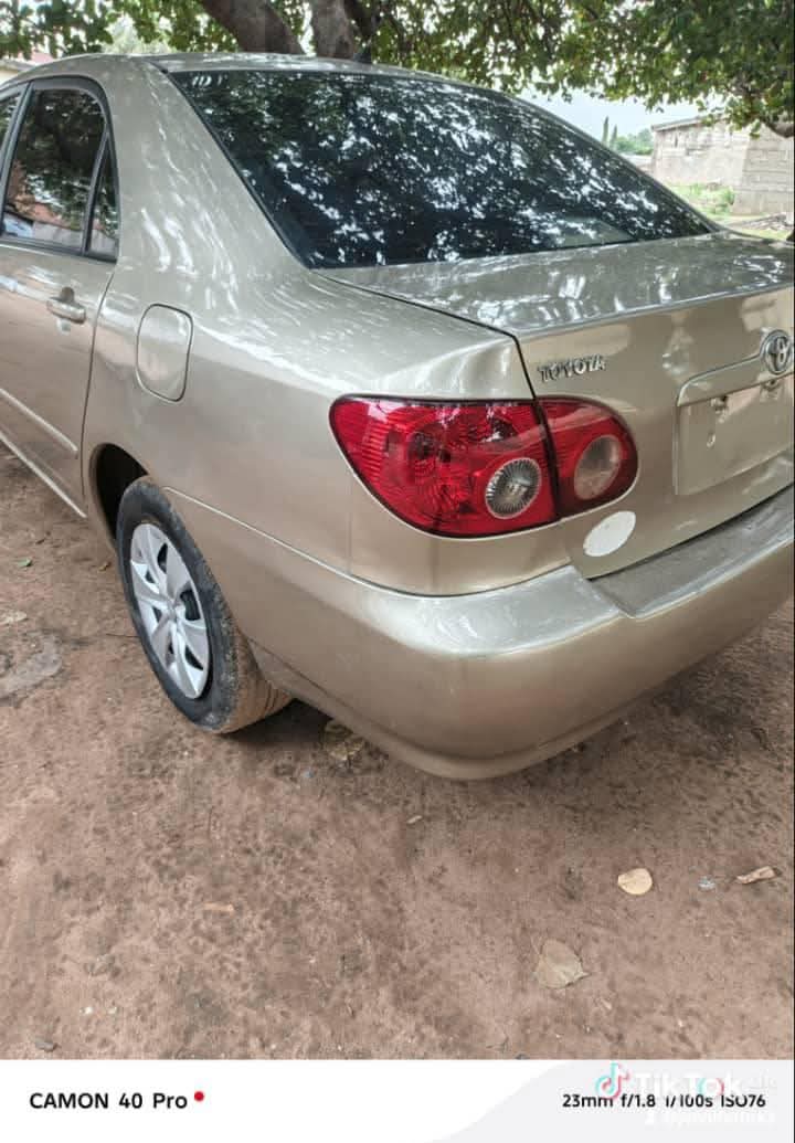 A picture of TOYOTA COROLLA LE 2004 MODEL