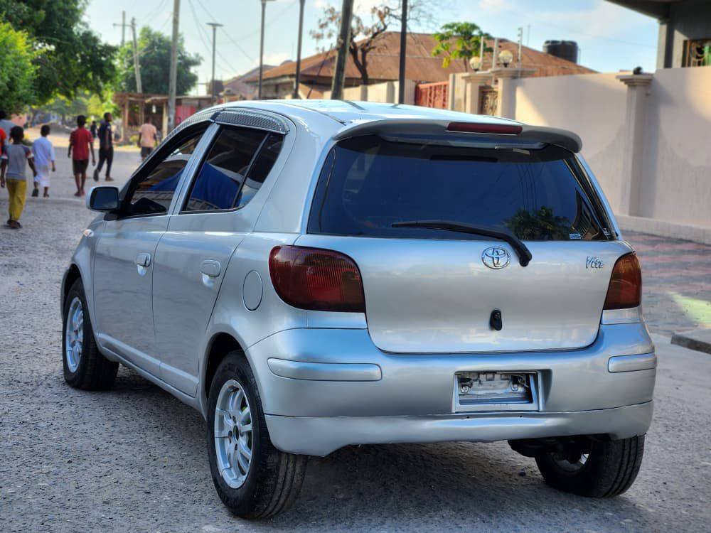 A picture of TOYOTA VITZ