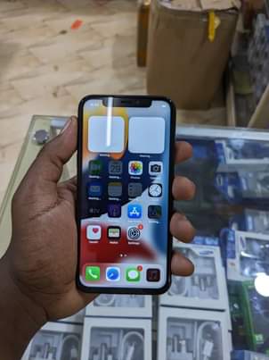A picture of Samsung j6 32