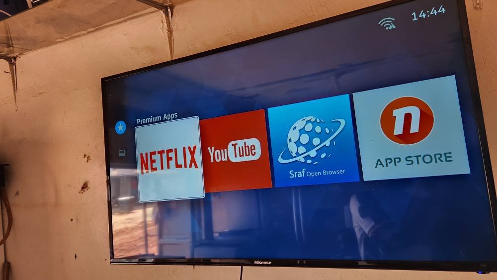 A picture of Hisense tv 49 inches smart