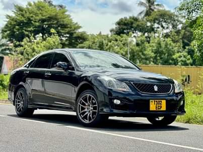 A picture of Crown Athlete Price 25m Automatic Year 2009 Petrol Cc 2490