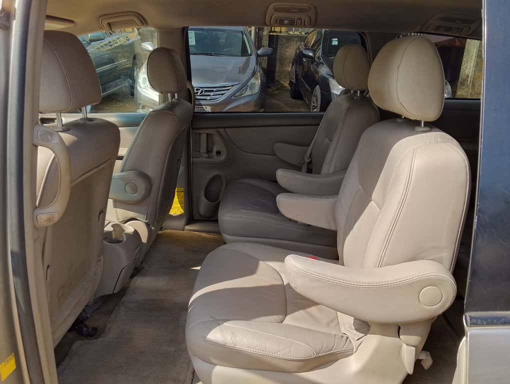 A picture of REGISTERED TOYOTA SIENNA LE 2006