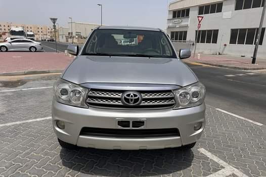 A picture of Toyota Fortuner 2008 gcc V4 watsapp 0551513562