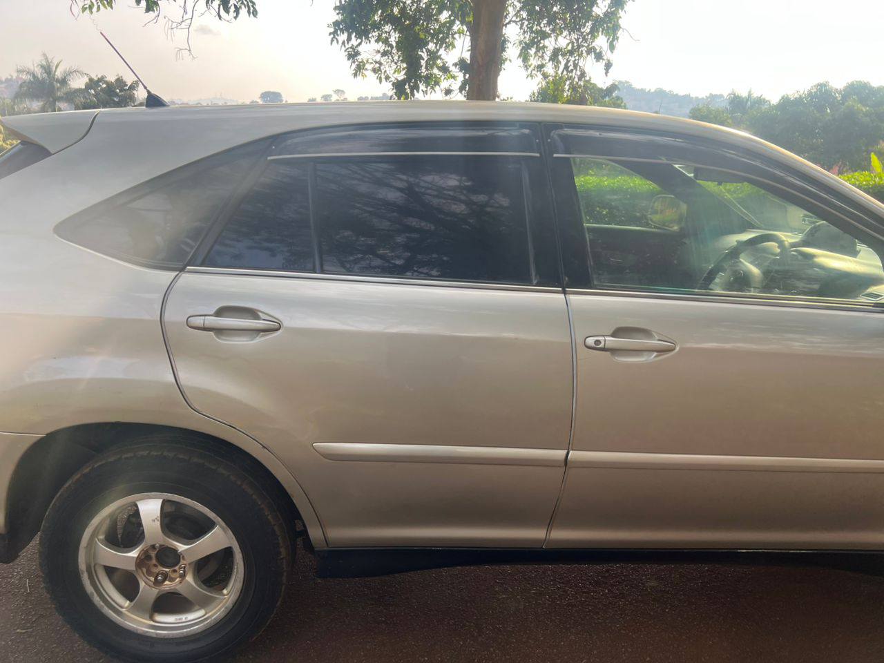 A picture of Harrier 2005 modek for sale at 24m cash Call 0701647500