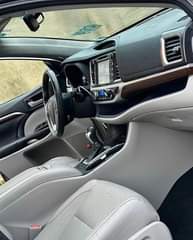 A picture of 2016 Toyota Highlander LIMITED Full Option Leather Seats Panoramic Sunroof