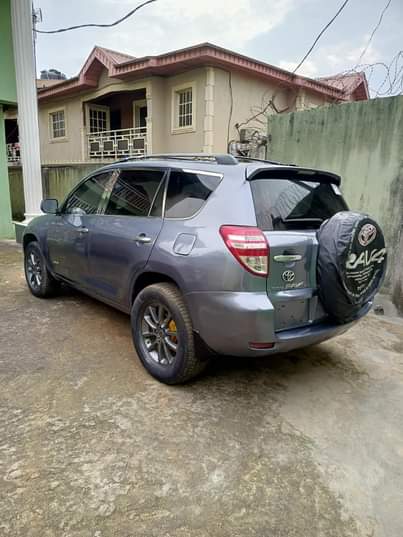 A picture of RAV4 2008 for sale