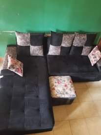 A picture of L sofa set for sale